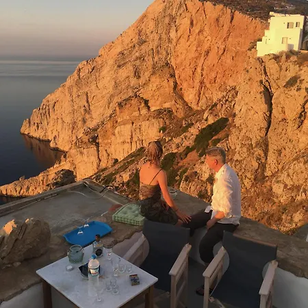 Folegandros-cliffhouse Holiday home Folegandros Town