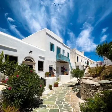 Folegandros-cliffhouse *
