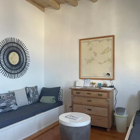 Folegandros-cliffhouse *
