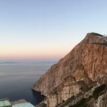 Folegandros-cliffhouse Holiday home Folegandros Town