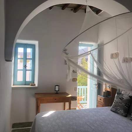 Folegandros-cliffhouse *